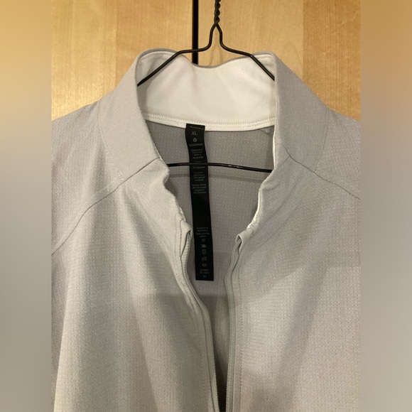 LULULEMON men’s lightweight airing jacket. Size XL - Picture 3 of 9
